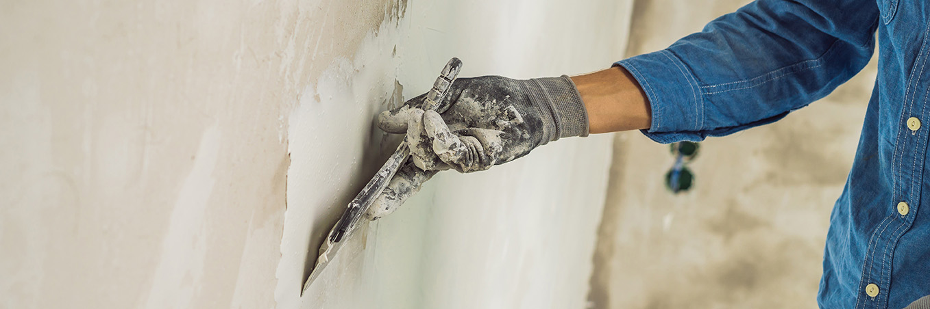 Drywaller applying joint compound